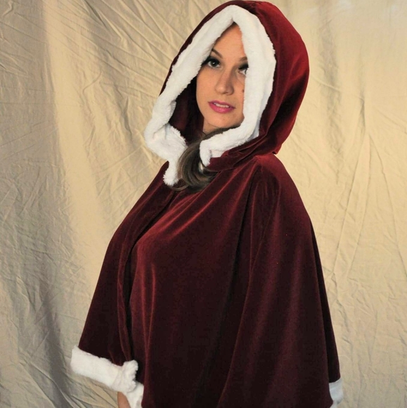 Belle's Winter Cape Beauty and the Beast Animated Movie Disney Classic - Picture 8 of 8